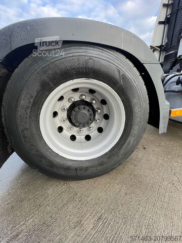 Standartinis vilkikas Volvo FH 460