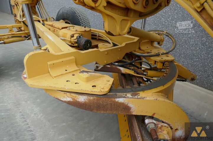 Грейдер Caterpillar 130G