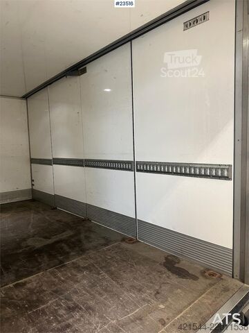 Kovček Iveco Daily 70C18 Box Truck – Full Side Opening – 11 Pal