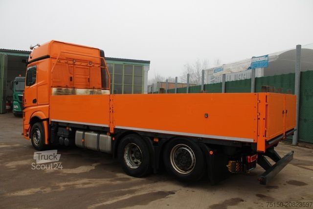 Camion cu platformă MERCEDES-BENZ 2753 6x2 LL - Pritsche 6,5 m - Nr.: 980