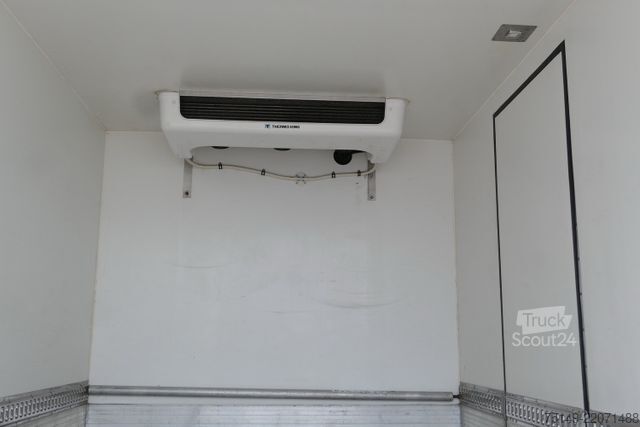 Hladilni dostavnik MERCEDES-BENZ 816 D Vario 4x2, Thermo King, 4.100mm lang