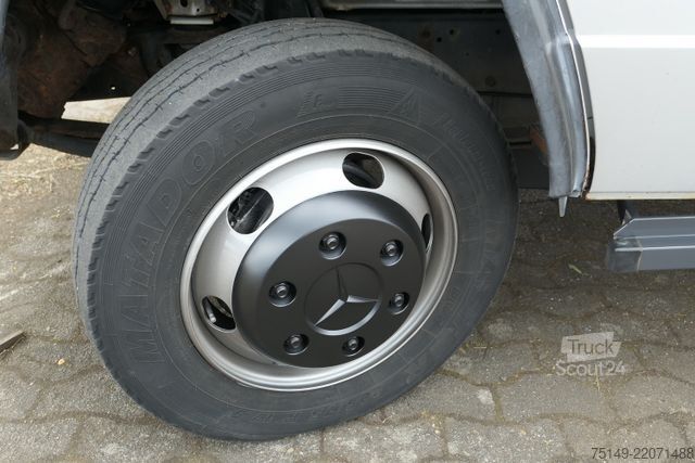 Hladilni dostavnik MERCEDES-BENZ 816 D Vario 4x2, Thermo King, 4.100mm lang