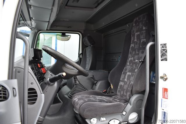 Autocarro con cassone MERCEDES-BENZ Atego 1529 4x2 Koffer LBW AHK Top Zustand