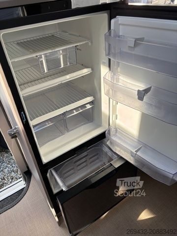 Polintegriran avtodom BÜRSTNER LYSEO TD HARMONYLINE TD 644 DÜMO Edition Solar S