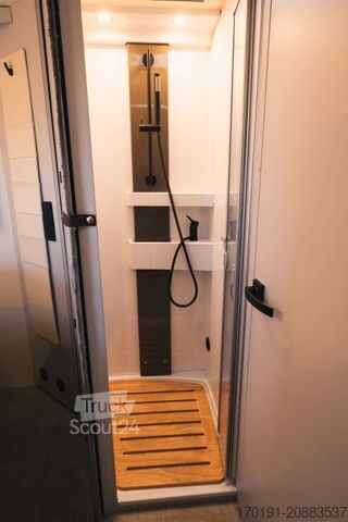 Polintegriran avtodom BÜRSTNER LYseo TD 732 B66-Sondermodell AUTOMATIK