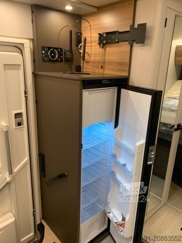 Polintegriran avtodom BÜRSTNER B 66 TD 732 G