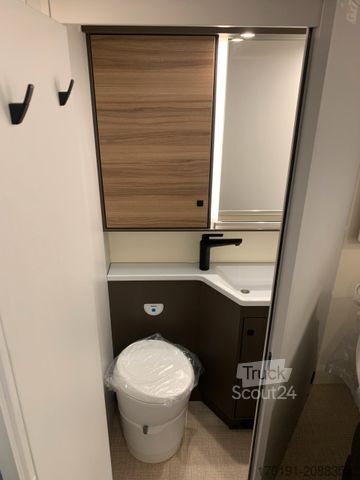 Polintegriran avtodom BÜRSTNER B 66 TD 732 G