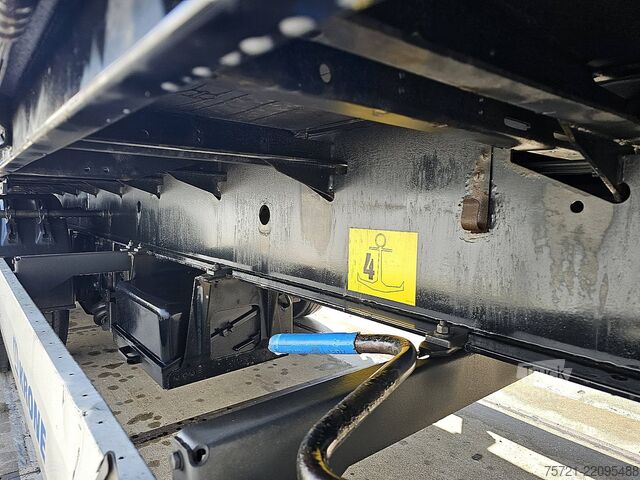 Stumdomi tentai KRONE SD STEERAXLE TAILLIFT