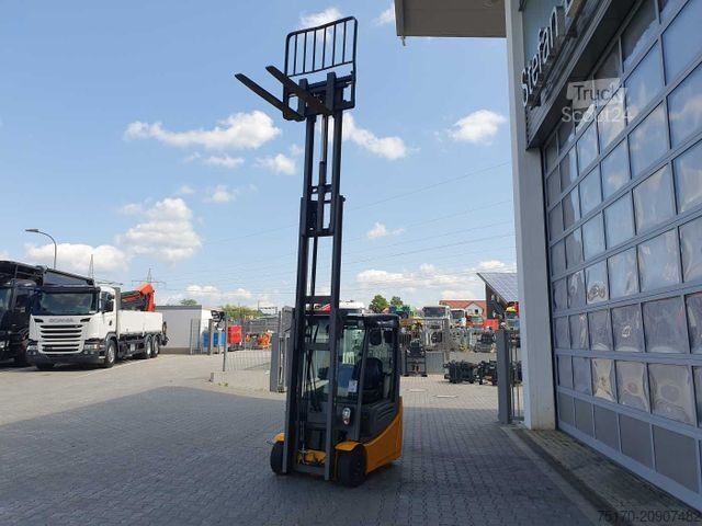 Első homlokrakodó targonca JUNGHEINRICH EFG 215 / Triplex: 4.25m! / SS / nur 3.488h!