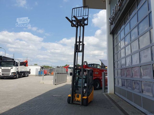 Első homlokrakodó targonca JUNGHEINRICH EFG 215 / Triplex: 4.25m! / SS / 4.166h / 2024