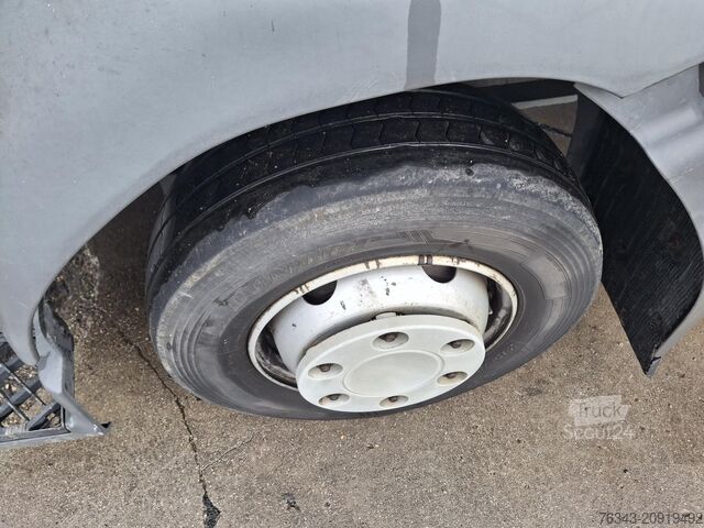 Dėžinis sunkvežimis RENAULT D12-210 - E6 - PROBLEME CHAUFFE MOTEUR