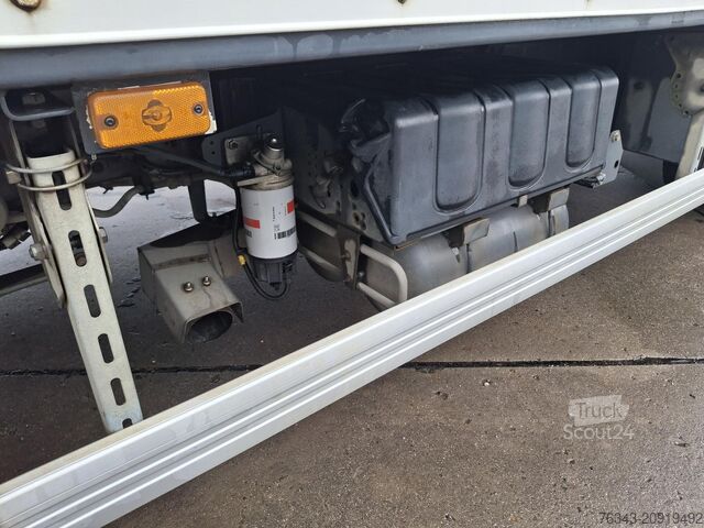 Dėžinis sunkvežimis RENAULT D12-210 - E6 - PROBLEME CHAUFFE MOTEUR