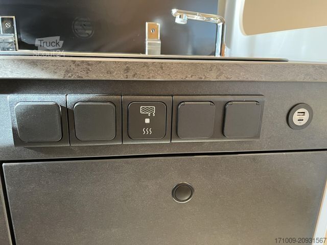 Lakóautó SUNLIGHT Cliff X 600 RT Schwenkbad Digitalpaket