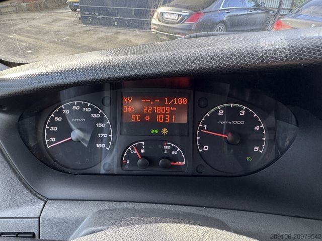 Dubă cu caroserie tip cutie IVECO Dayli 35C17 Koffer 3,5 T Klima