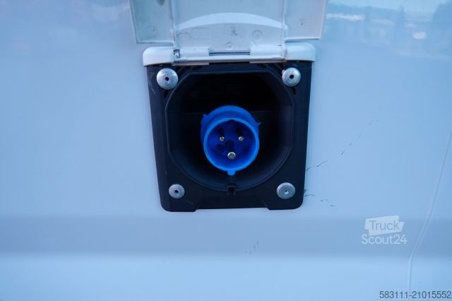 Koelwagen met geïsoleerde laadbak FIAT DUCATO / CH?ODNIA / MUTLITEMPERATURA / 2X AGREGA