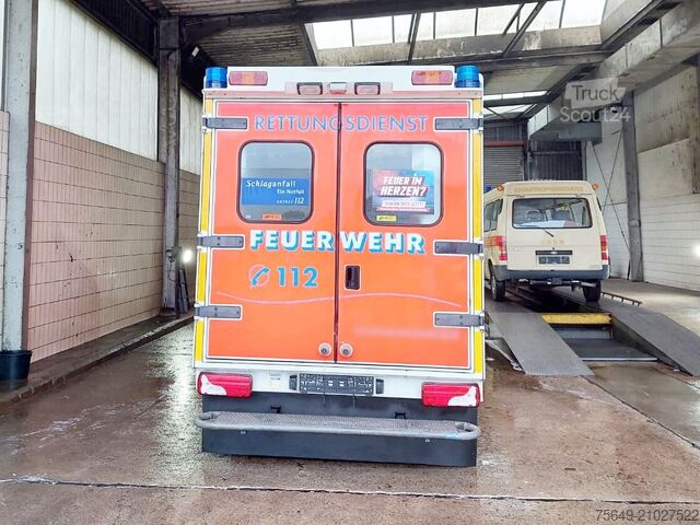 Fourgon tôlé Mercedes-Benz Sprinter 515 CDI 4x2 Sprinter 515 CDI 4x2, Rettungswagen, Retarder