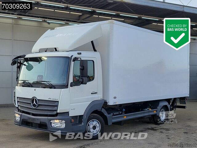 Box body Mercedes Atego 818 4X2 8tonner 1500kg Ladebordwand Autom...