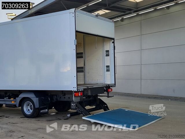 Box body Mercedes Atego 818 4X2 8tonner 1500kg Ladebordwand Autom...