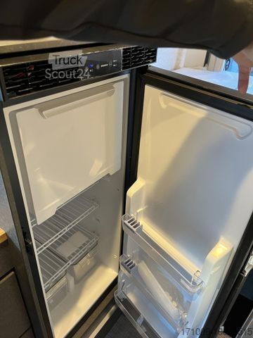 Obytný vůz HYMER/ERIBA Redwood 600 Explorer LED Fahrkomfort 8G Autom.