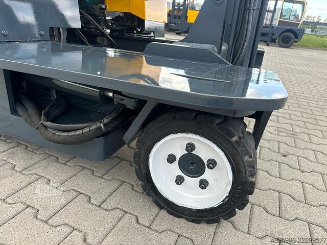 رافعة شوكية رباعية الاتجاهات Combilift C2500 / Compact / Wide positioner
