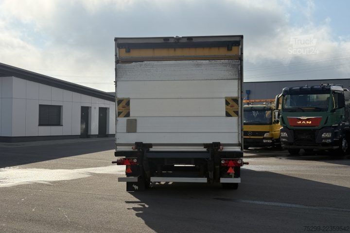 Remolque caja Schmitz Cargobull AKO 18 Koffer / HB / Swiss-Vehicle