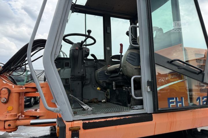 Yol silindiri Hitachi FH120W Mobilbagger / Swiss-Vehicle