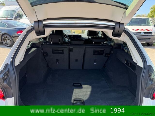 Minibusz BMW 320d xDrive Touring M-Shadow Driving Assistant