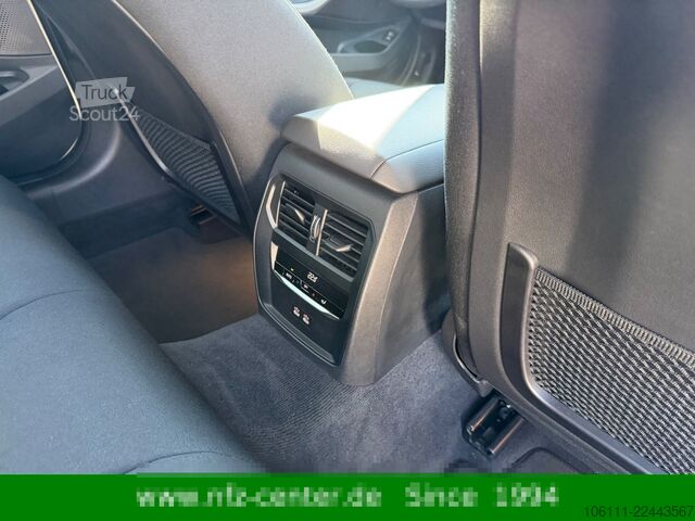 Minibusz BMW 320d xDrive Touring M-Shadow Driving Assistant