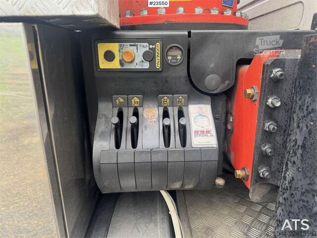 Autokrāna kravas automašīna Scania P124 Tridem Hooklift & Crane Truck – Hooklift Cont