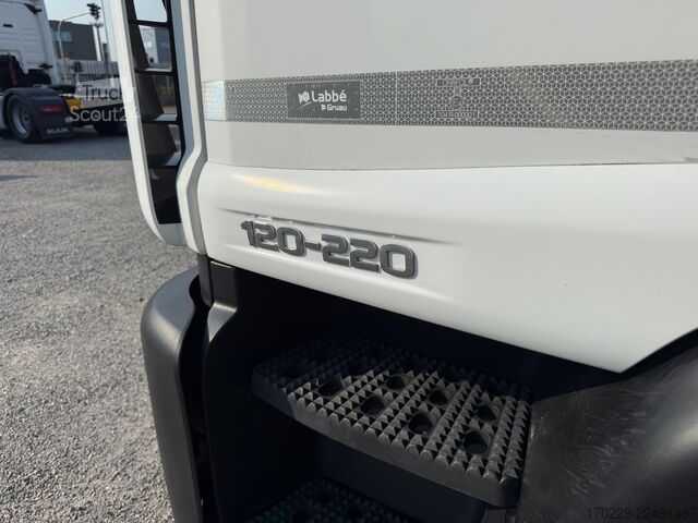 камион с платформа и прибираща се задна платформа iveco eurocargo
