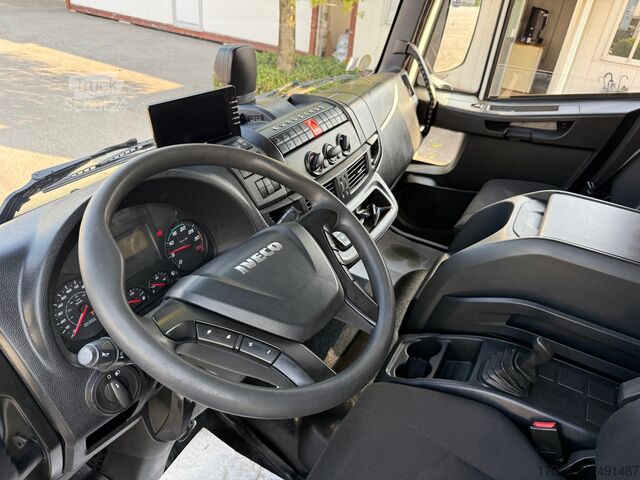 камион с платформа и прибираща се задна платформа iveco eurocargo