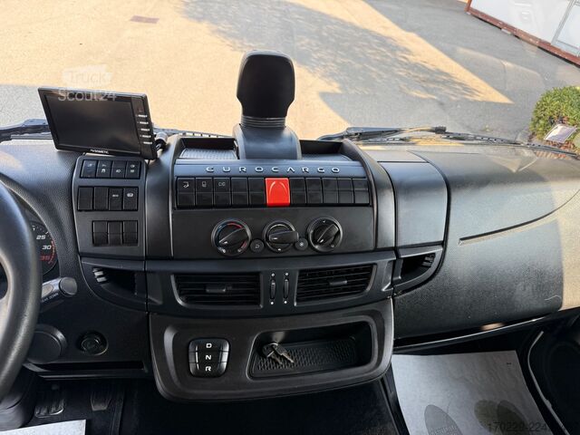 камион с платформа и прибираща се задна платформа iveco eurocargo