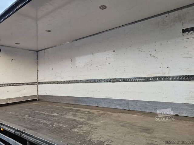 Kassevogn Volvo FL 240 4x2 16tons Seitentüren Koff