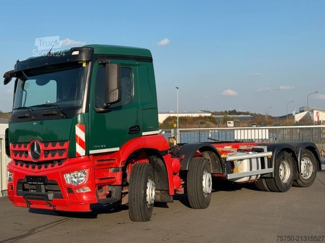Châssis de camion MERCEDES-BENZ Arocs 3240 8x2 - 3 x Lenkachsen