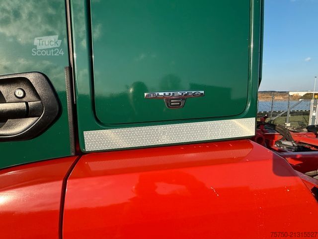 LKW-Fahrgestell MERCEDES-BENZ Arocs 3240 8x2 - 3 x Lenkachsen