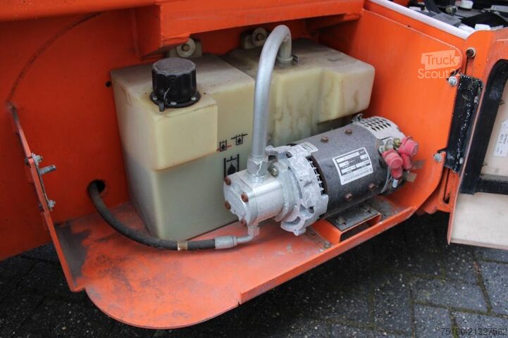 Ascensore a forbice JLG M 3369