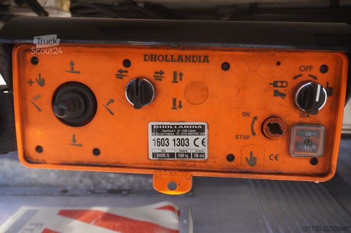 Camion frigorific Renault D12 / Lamberet refrigerated truck / lift