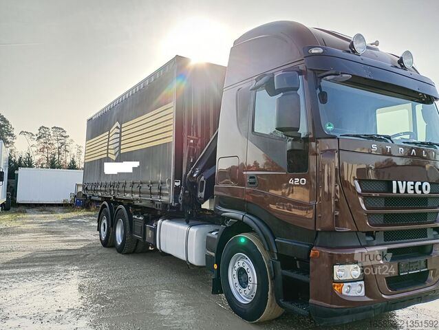 Függönyös IVECO AS260S42Y/FS mit Kran BDF