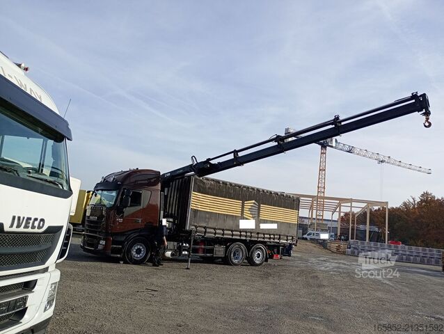 Függönyös IVECO AS260S42Y/FS mit Kran BDF