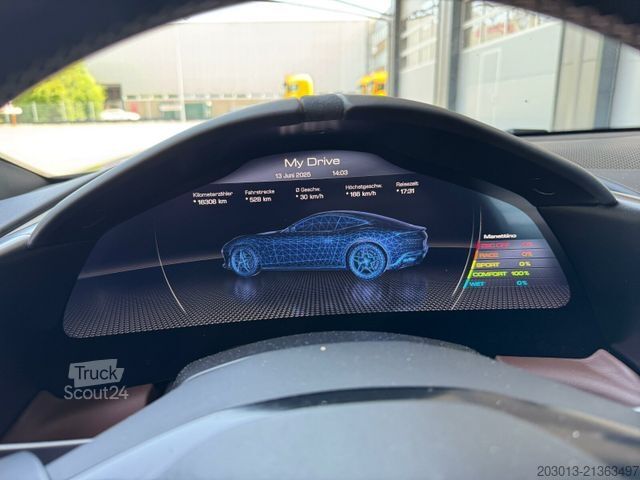 Fourgon FERRARI Roma Coupe Schwarz