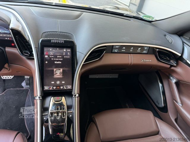 Fourgon FERRARI Roma Coupe Schwarz