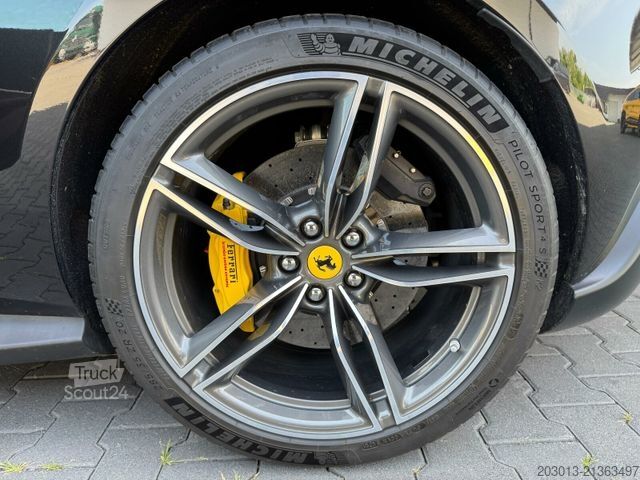 Fourgon FERRARI Roma Coupe Schwarz