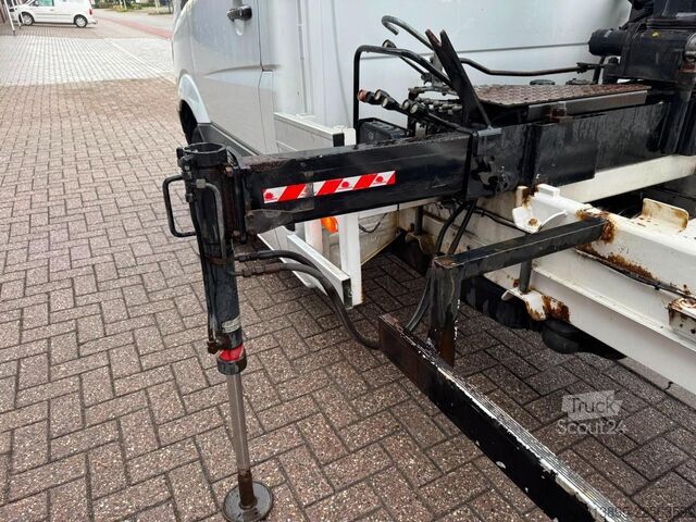 Tipper Mercedes-Benz 513 CDI, Crane Hiab 022-2 kipper