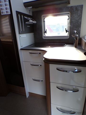 Halvintegreret autocamper BÜRSTNER Lyseo TD 690 G Isofix, elekt. Hubbett,L-Sitzgr.