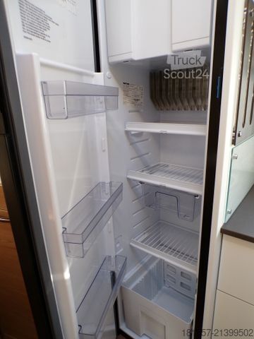 Halvintegreret autocamper BÜRSTNER Lyseo TD 690 G Isofix, elekt. Hubbett,L-Sitzgr.