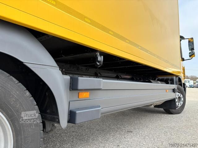 Vrachtwagen met bakwagen  Atego 1224 L