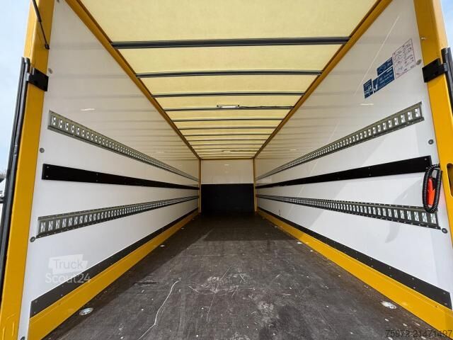 Vrachtwagen met bakwagen  Atego 1224 L