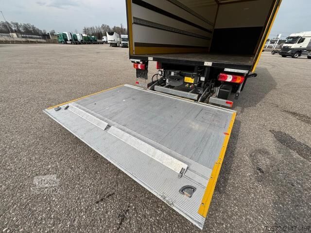 Vrachtwagen met bakwagen Atego 1224 L