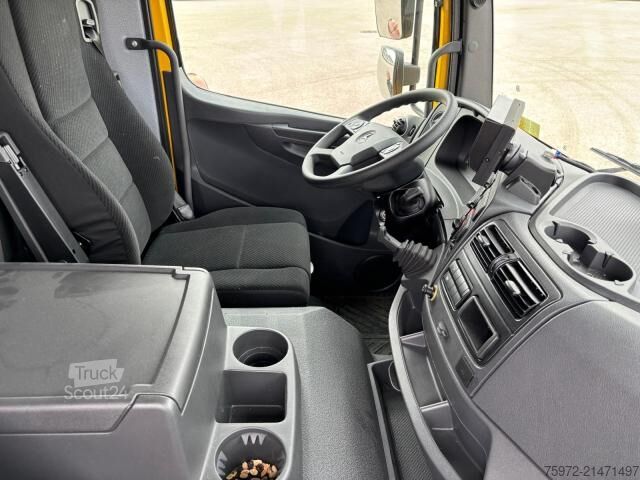 Vrachtwagen met bakwagen  Atego 1224 L