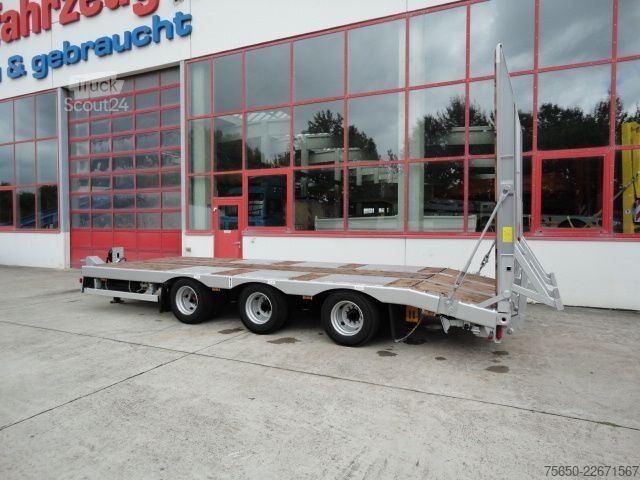 Reboque com plataforma rebaixada Möslein TT 31  31 t GG Tridem- Tieflader 3 AchsNeufahrzeug